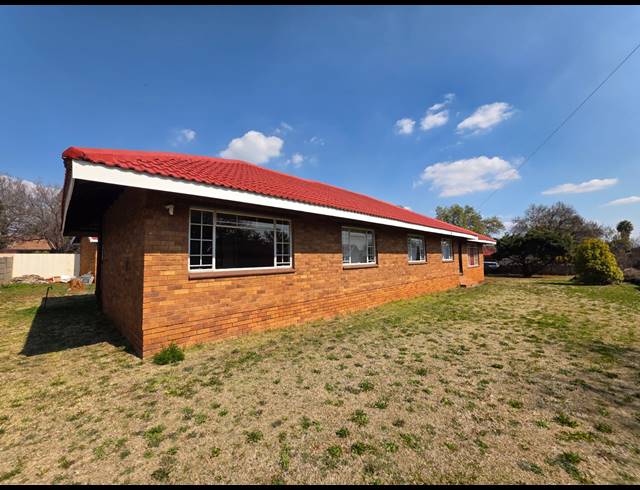 4 BEDROOM HOUSE TO LET IN VAALPARK